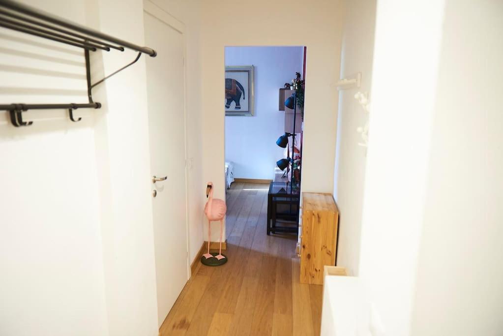 Ampola “flamingo” Apartment Mailand